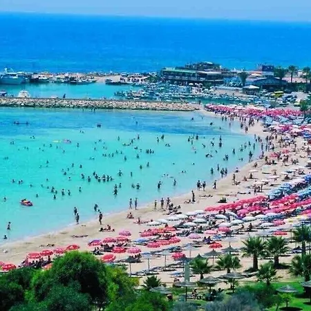 Unique Luxurious Hébergement de vacances Ayía Nápa