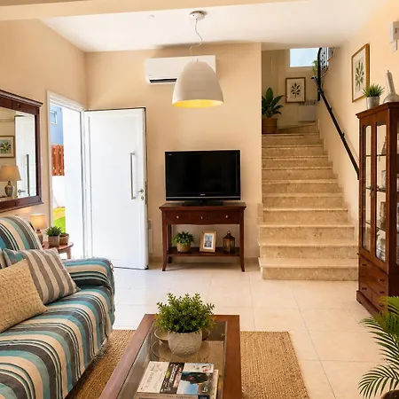 Hébergement de vacances Unique Luxurious Ayía Nápa
